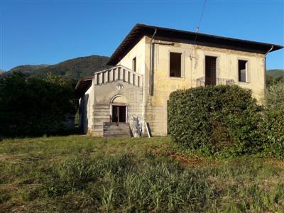 Villa di prestigio - parzialmente ristrutturata a Nord, Lucca