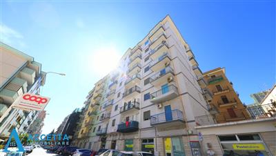 Appartamento - Trilocale a Tre Carrare - Battisti, Taranto