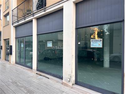 Fondo/negozio - 3 vetrine/luci a Alba Adriatica