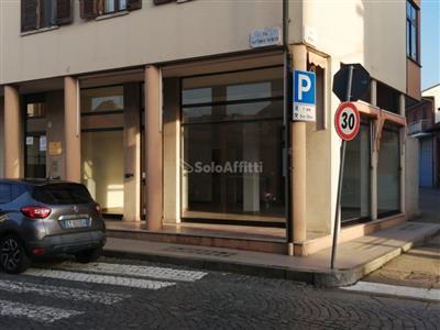 Fondo/negozio - 4 vetrine/luci a Riva presso Chieri
