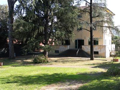 Villa di prestigio - ristrutturata a Circonvallazione, Lucca