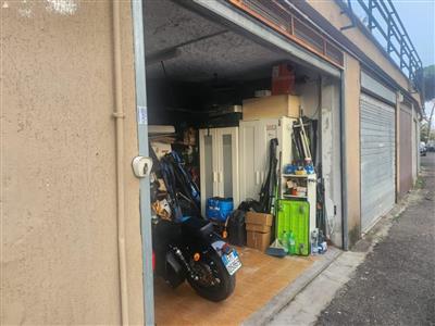 Garage / Posto Auto - Doppio a Fonte Meravigliosa, Roma
