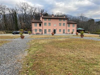 Villa di prestigio - ristrutturata a Lucca