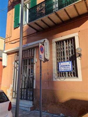 Locale commerciale - 2 Vetrine a Borgo, Ventimiglia