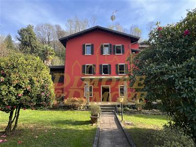 Semindipendente - Villa a schiera a Castelveccana