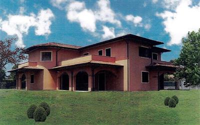 Villa in buono stato di 345 mq. a Vittoria Apuana