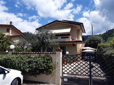 Casa singola in buono stato di 200 mq. a Capanne