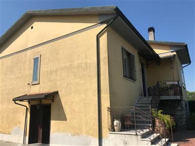 Casa singola in buono stato di 260 mq. a Ponticelli