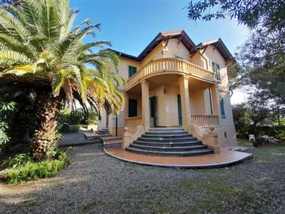 Villa in buono stato di 450 mq. a Quercianella