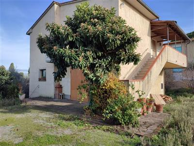 Casa singola in buono stato di 210 mq. a Villamagna