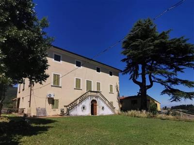 Villa in buono stato di 850 mq. a Parrana San Giusto
