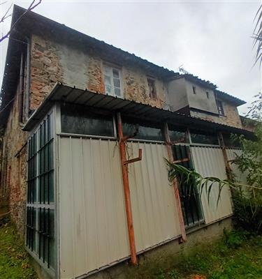 Casa semindipendente in buono stato di 290 mq. a San Martino In Freddana