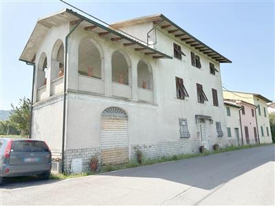Casa semindipendente in buono stato di 200 mq. a Santa Maria A Colle