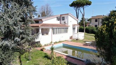 Villa in buono stato di 310 mq. a Aranova