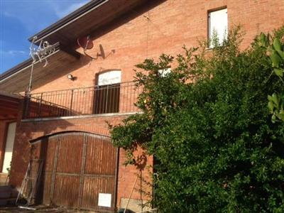 Villa in buono stato di 160 mq. a Luni Antica