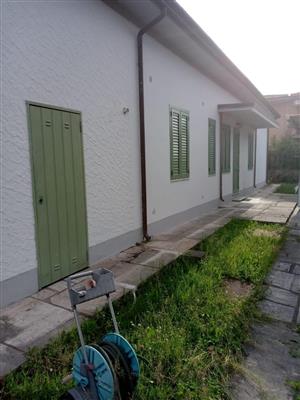 Casa singola in buono stato di 160 mq. a Marina Di Carrara