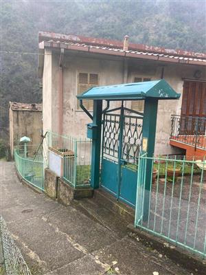 Casa singola in buono stato di 130 mq. a Casette