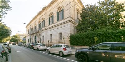 Villa in Vendita di 2.700mq