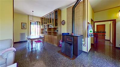 6847542_11-Via-Emidio-Pacifici-Mazzoni-Living-Room.jpg