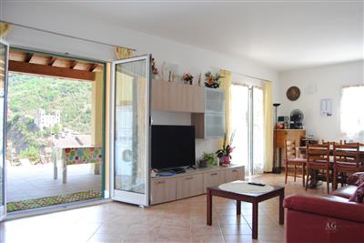 6985074_vendita-ville-imperia-rif-v10257-villa-con-giardino-e-panorama-sul-mxida2qz.JPG