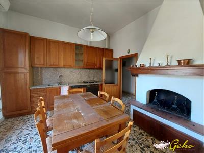 7035140_vendita-appartamenti-siena-rif-era-567-appartamento-con-garage-fmvr3dxr.jpg