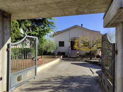 Villa in Vendita a Rosciano