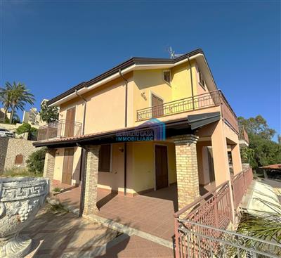 7308523_vendita-ville-messina-rif-720-villa-panoramica-con-piscina-8owxvkbt.JPEG