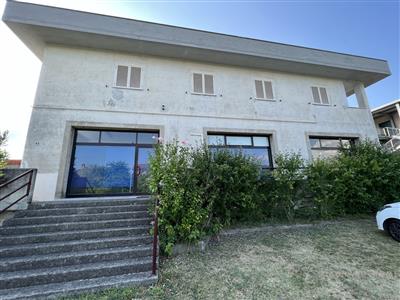 7439575_vendita-case-indipendenti-massa-carrara-rif-shl-179-villa-con-giardino-pr5ubige.JPEG