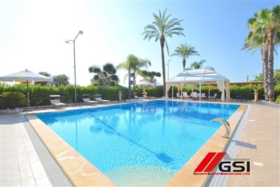 7622823_vendita-ville-brindisi-rif-sv-06-ampia-villa-con-piscina-almptx3i.JPG