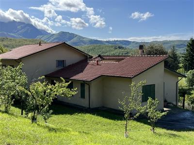 Villa in Vendita a Pontremoli