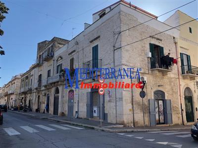 Locale commerciale in affitto a Ruvo di Puglia Via Corato