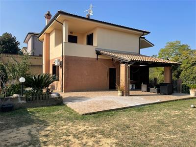 Casa indipendente in vendita a Villamagna Periferia