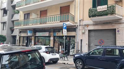 Locale commerciale in vendita a Bari LIBERTA