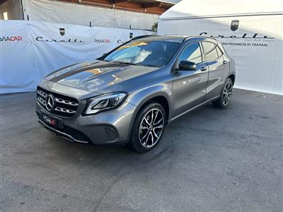 MERCEDES-BENZ GLA 200 d Automatic Premium